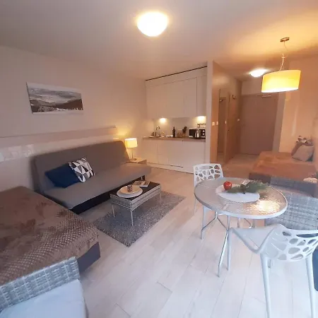 Czarna Gora Sunny Terrace شقة